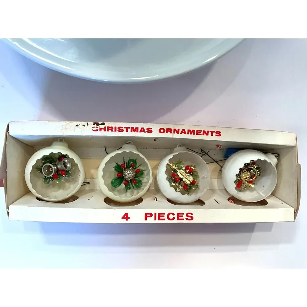Decor Novelties Box of 4 Christmas ornaments diorama balls MCM snowballs